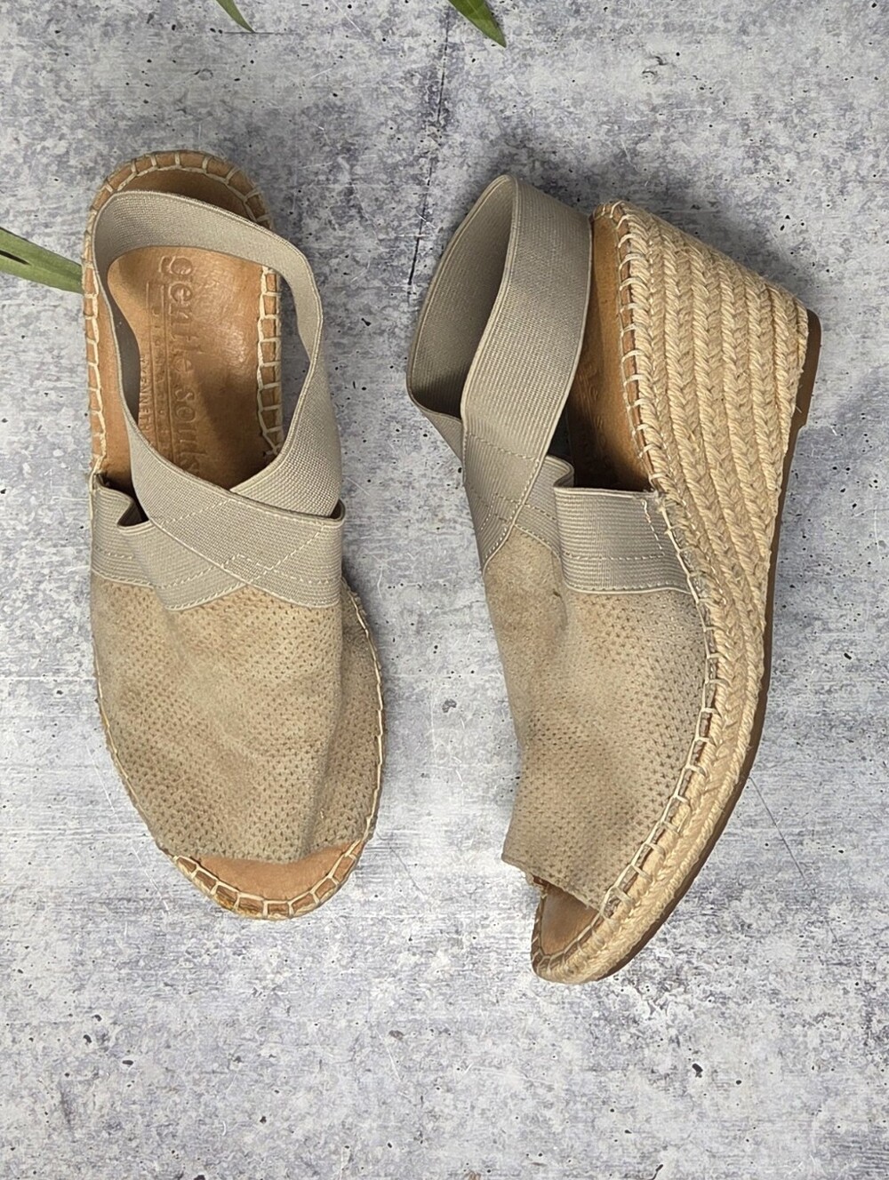 Gentle Souls by Kenneth Cole Colleen Tan Suede Wedges Size 7.5 Open Peep Toe